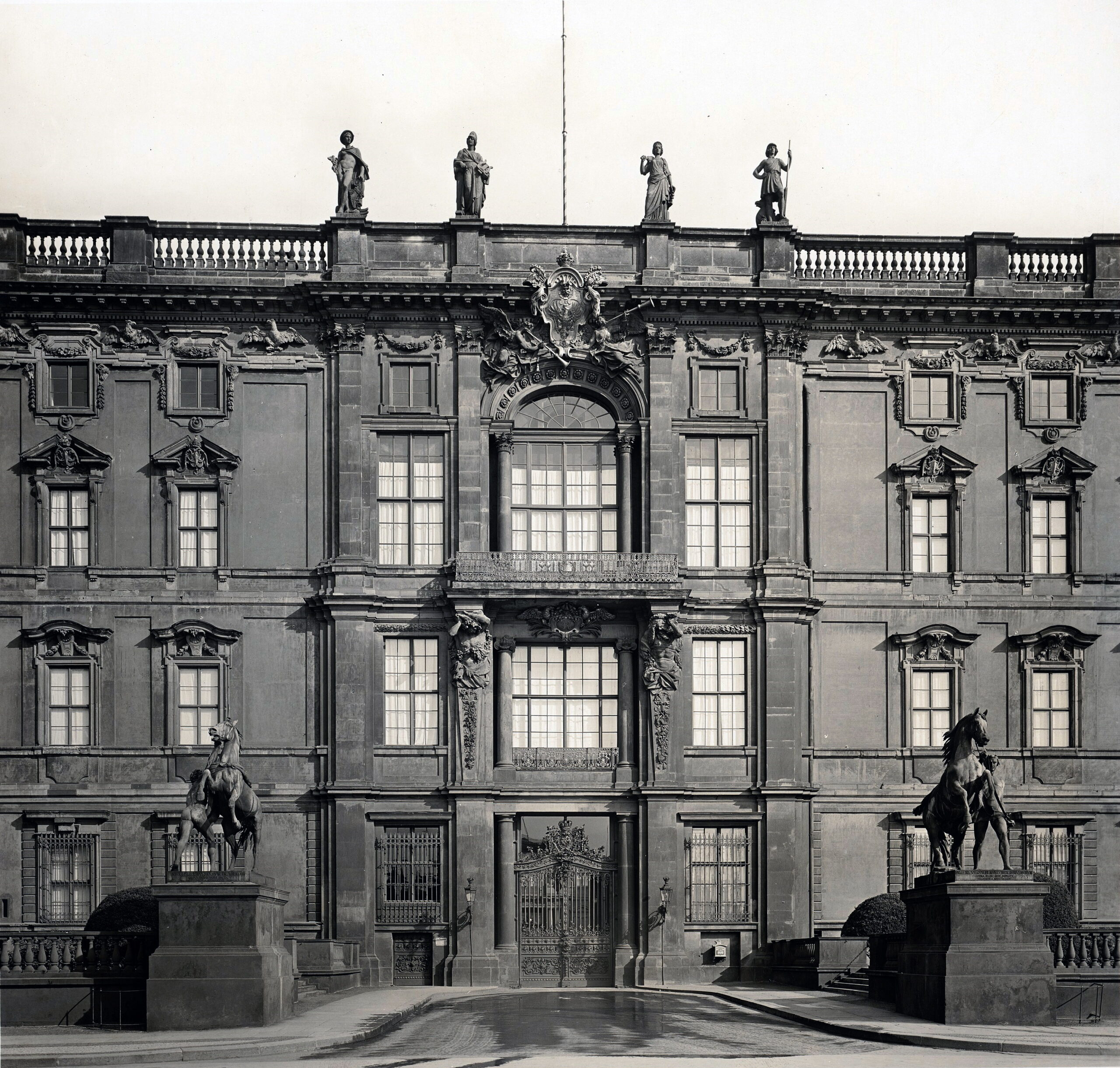 Berliner Schloss Portal IV Rossebändiger